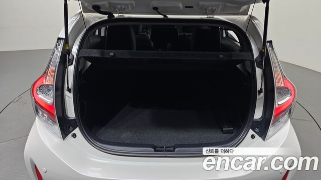 Toyota Prius 2019 — photo 22