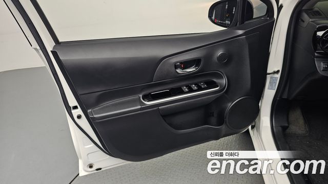 Toyota Prius 2019 — photo 14
