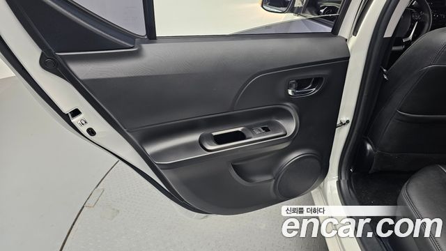 Toyota Prius 2019 — photo 15