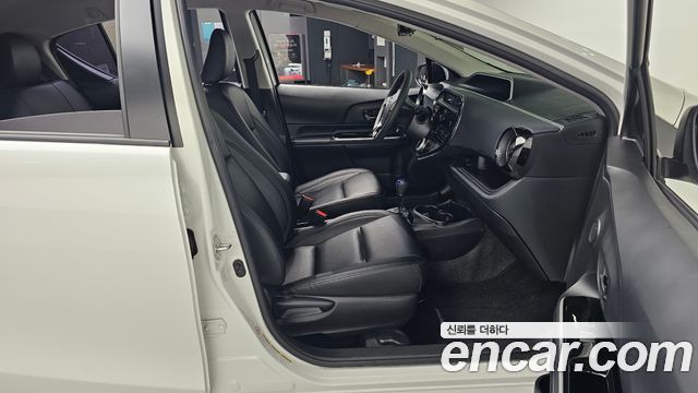 Toyota Prius 2019 — photo 16
