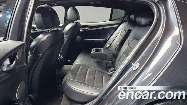 Kia Stinger 2018 — photo 18
