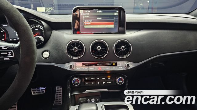 Kia Stinger 2018 — photo 20