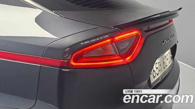 Kia Stinger 2018 — photo 9