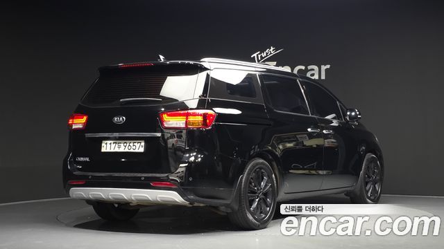 Kia Canival 2017 — photo 2