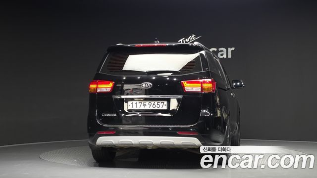 Kia Canival 2017 — photo 4