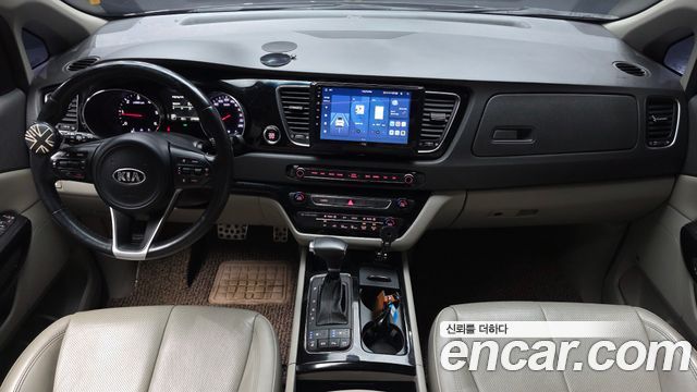 Kia Canival 2017 — photo 10