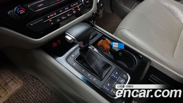 Kia Canival 2017 — photo 12