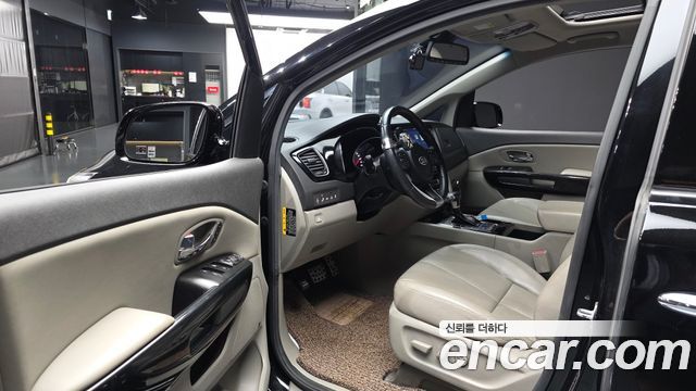 Kia Canival 2017 — photo 13