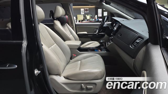 Kia Canival 2017 — photo 17