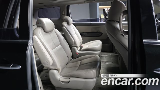 Kia Canival 2017 — photo 18