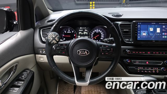 Kia Canival 2017 — photo 19