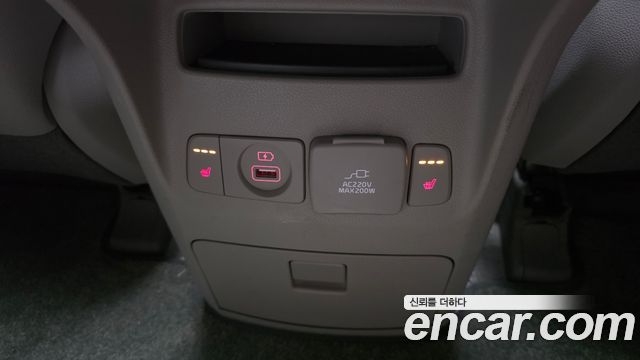 Kia Canival 2017 — photo 25