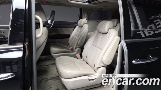 Kia Canival 2017 — photo 16