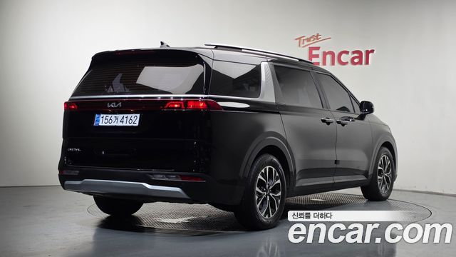 Kia Canival 2023 — photo 2
