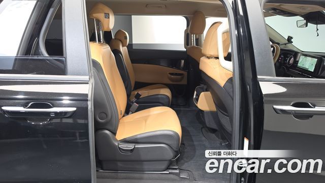 Kia Canival 2023 — photo 12