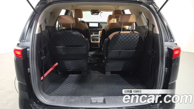 Kia Canival 2023 — photo 18
