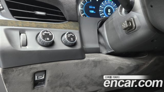 Cadillac Escalade 2019 — photo 17