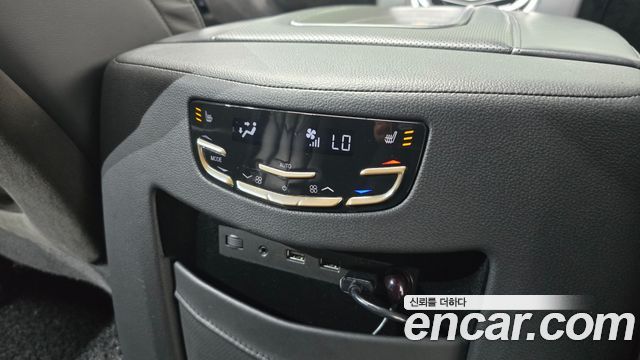 Cadillac Escalade 2019 — photo 18