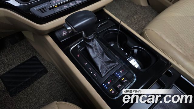 Kia Canival 2017 — photo 9
