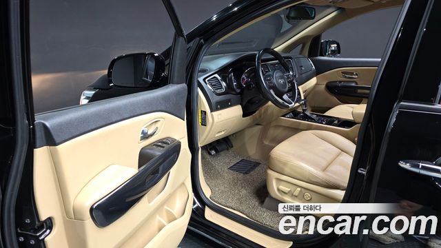 Kia Canival 2017 — photo 10