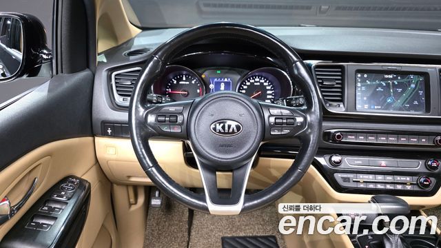 Kia Canival 2017 — photo 12