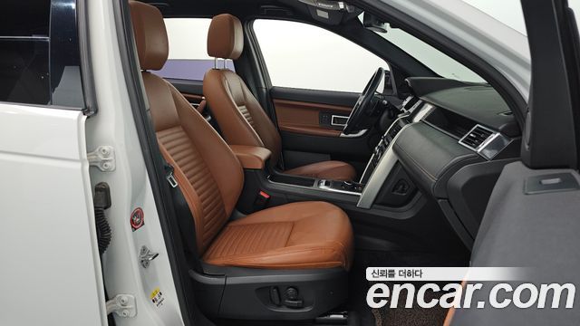 Land Rover Discovery Sport 2017 — photo 10
