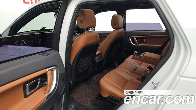 Land Rover Discovery Sport 2017 — photo 12