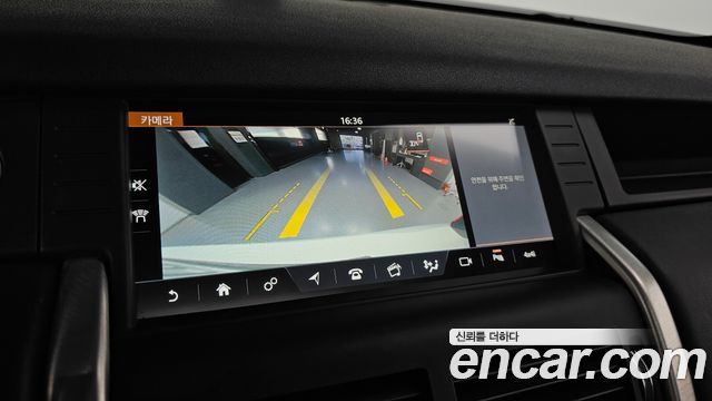 Land Rover Discovery Sport 2017 — photo 15