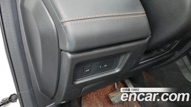 Land Rover Discovery Sport 2017 — photo 17