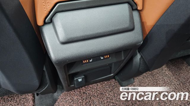Land Rover Discovery Sport 2017 — photo 18