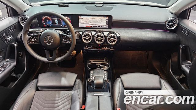 Mercedes-Benz A-Class 2020 — photo 10
