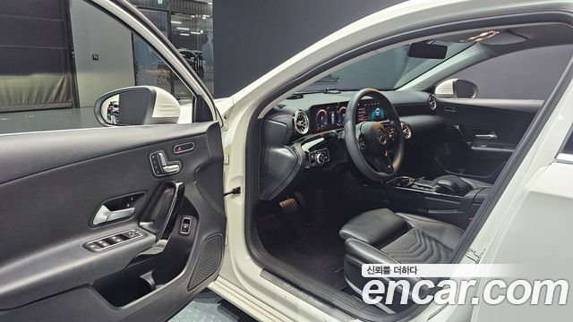 Mercedes-Benz A-Class 2020 — photo 13