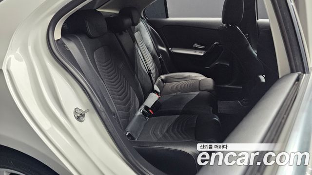 Mercedes-Benz A-Class 2020 — photo 17
