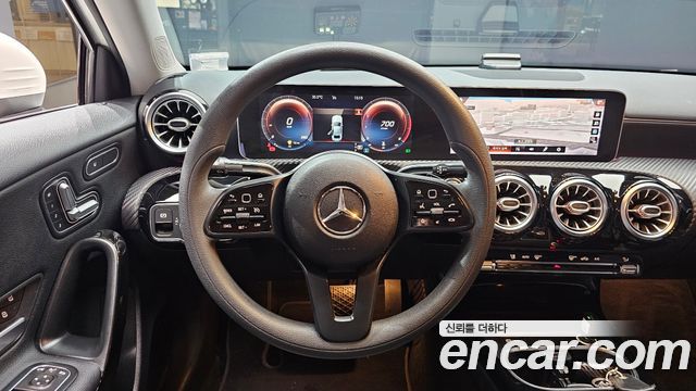 Mercedes-Benz A-Class 2020 — photo 19