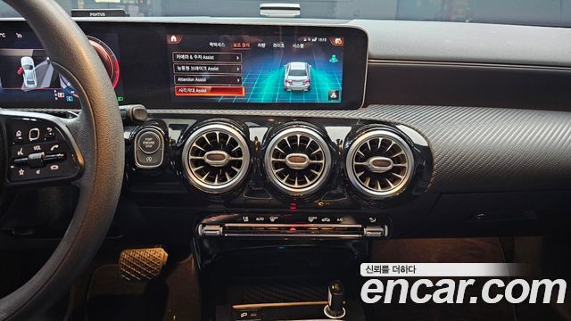 Mercedes-Benz A-Class 2020 — photo 20