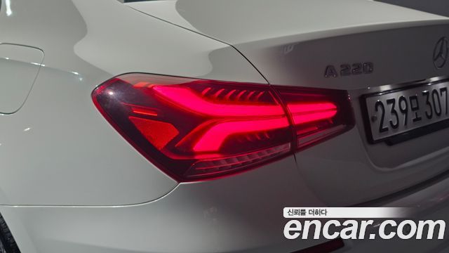 Mercedes-Benz A-Class 2020 — photo 9