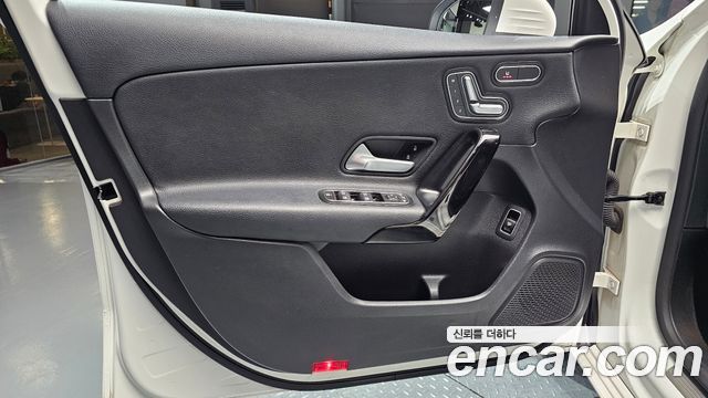 Mercedes-Benz A-Class 2020 — photo 14