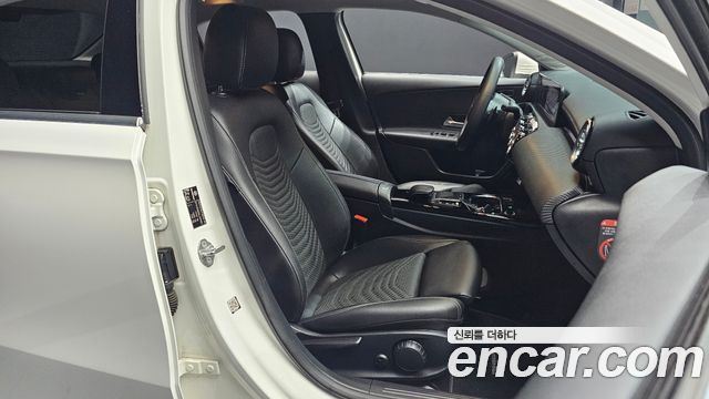 Mercedes-Benz A-Class 2020 — photo 16