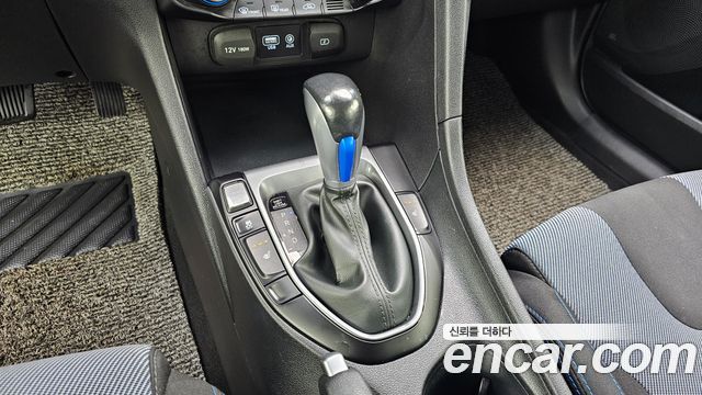 Hyundai Veloster 2020 — photo 12