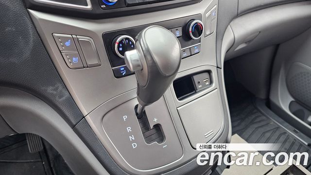 Hyundai Starex 2021 — photo 12