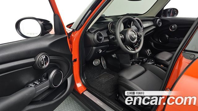 Mini Cooper 2021 — photo 17