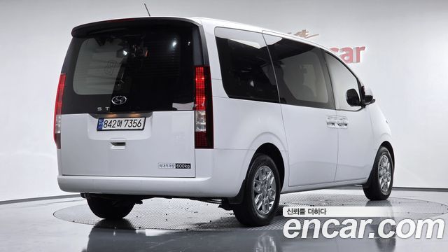 Hyundai Staria 2024 — photo 2