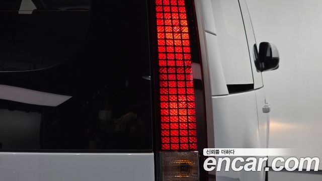Hyundai Staria 2024 — photo 9
