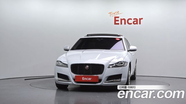 Jaguar XF 2017 — photo 3