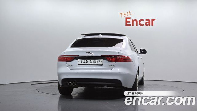 Jaguar XF 2017 — photo 4