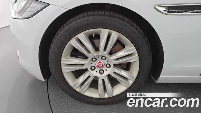 Jaguar XF 2017 — photo 5