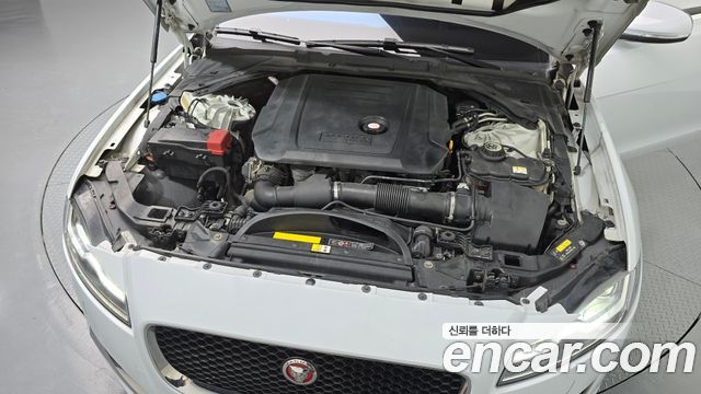 Jaguar XF 2017 — photo 6
