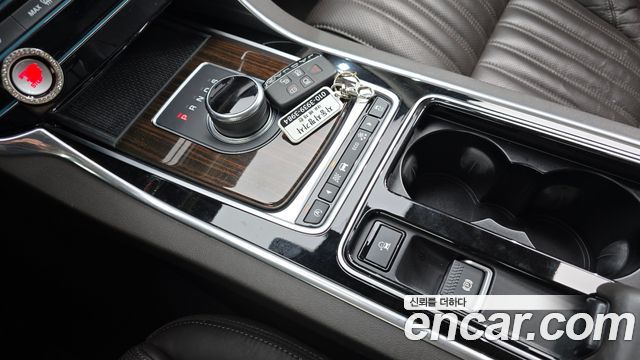 Jaguar XF 2017 — photo 9