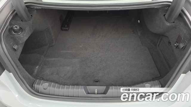 Jaguar XF 2017 — photo 16