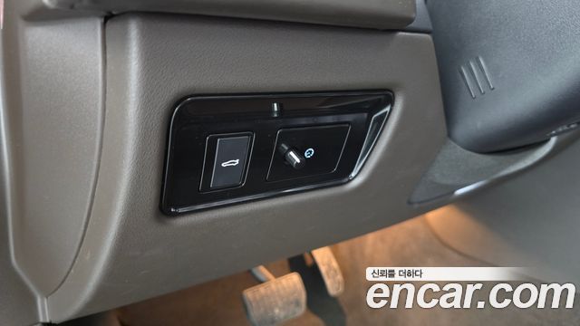 Jaguar XF 2017 — photo 18